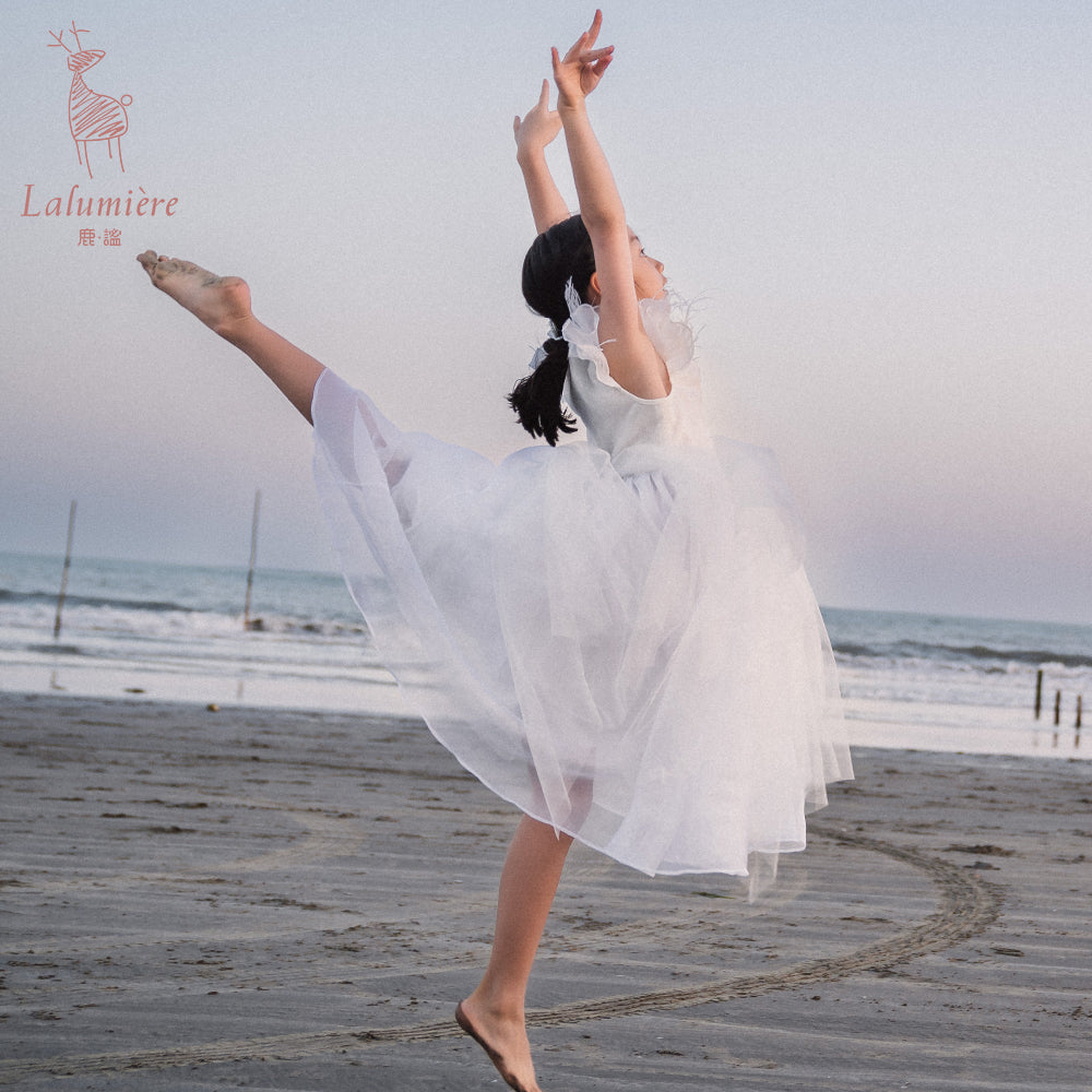 女童白色羽毛高定礼服裙