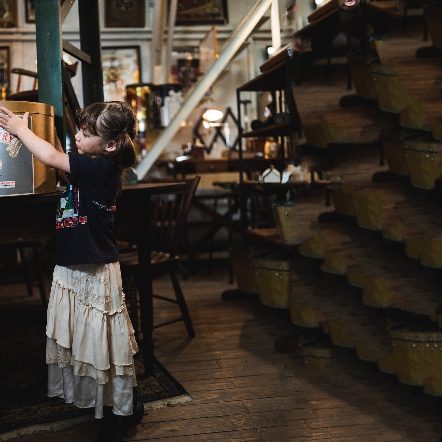 女童白色分层荷叶边短裙