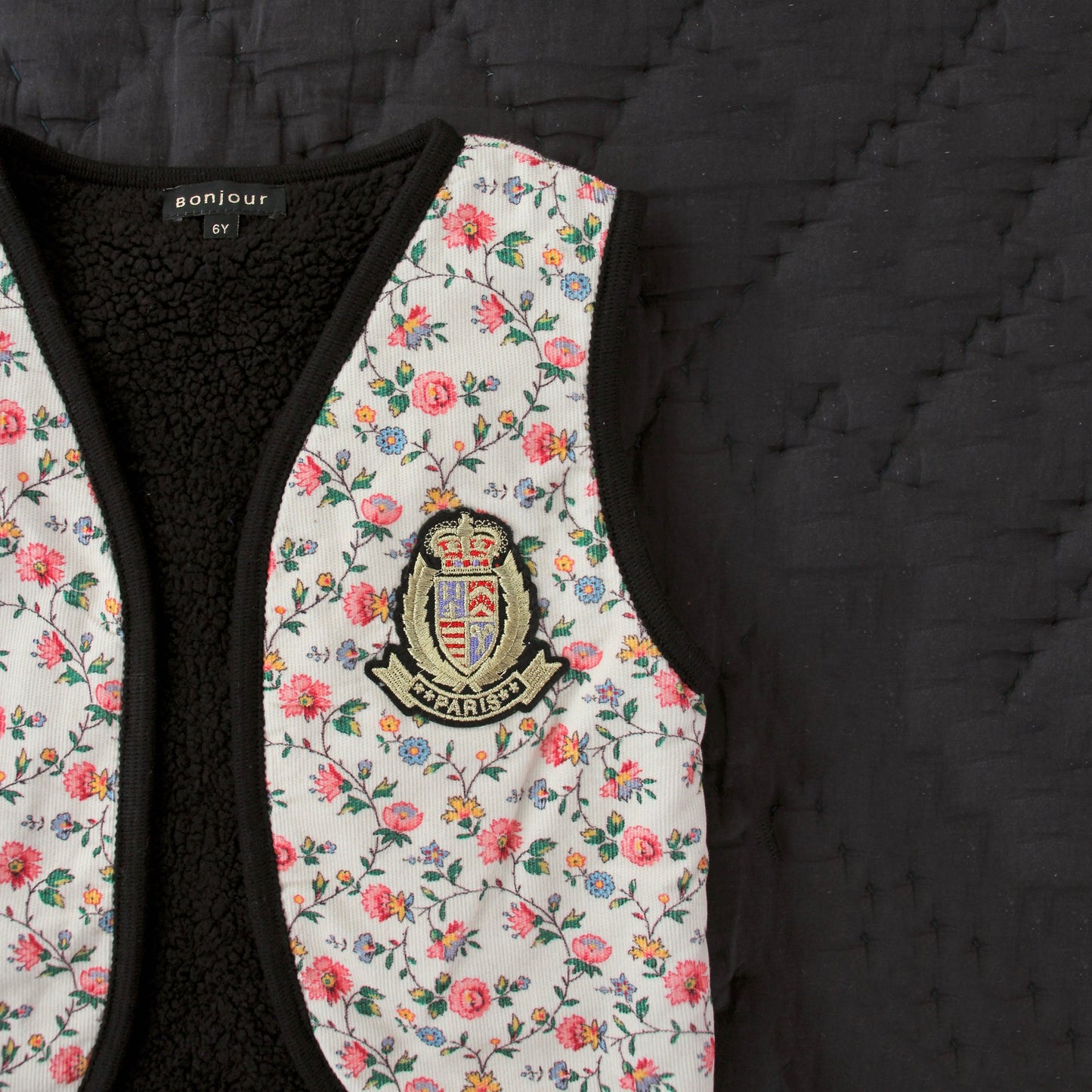 女童象牙白碎花双面马甲