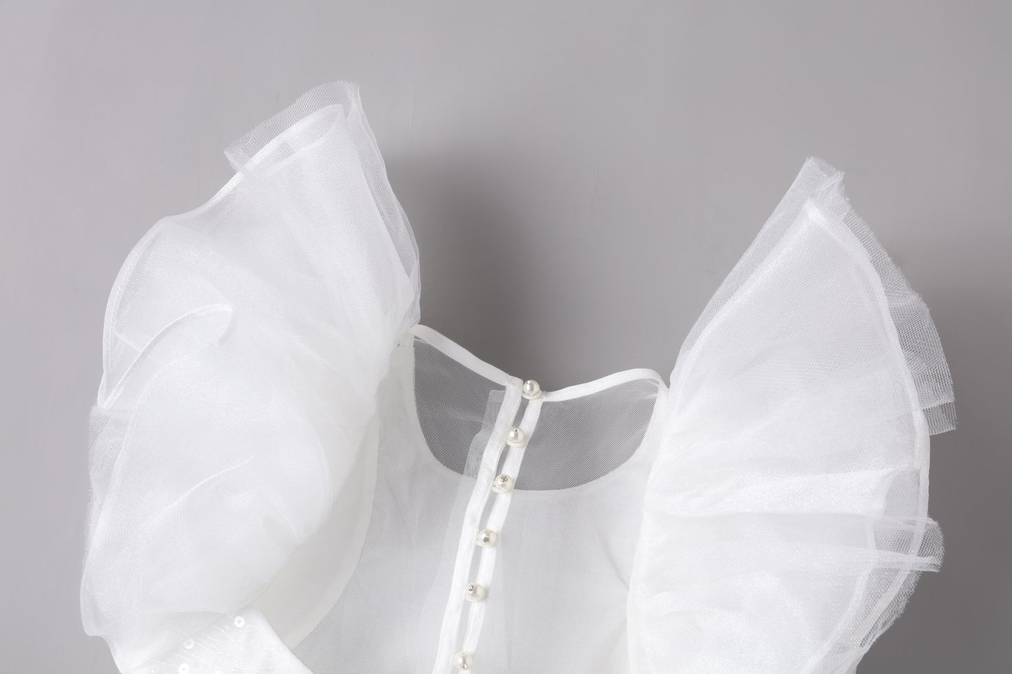 女童白色蝴蝶袖长礼服裙