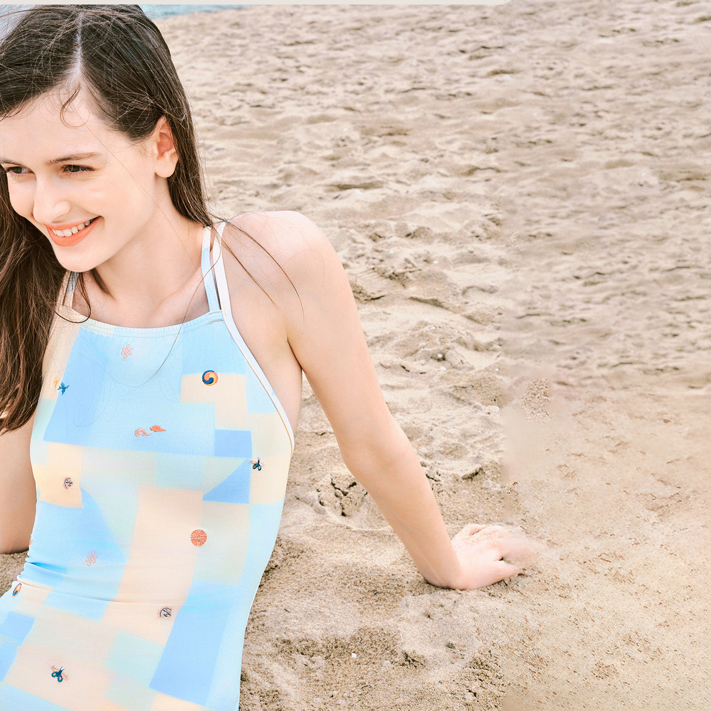 女士彩色印花专业泳衣