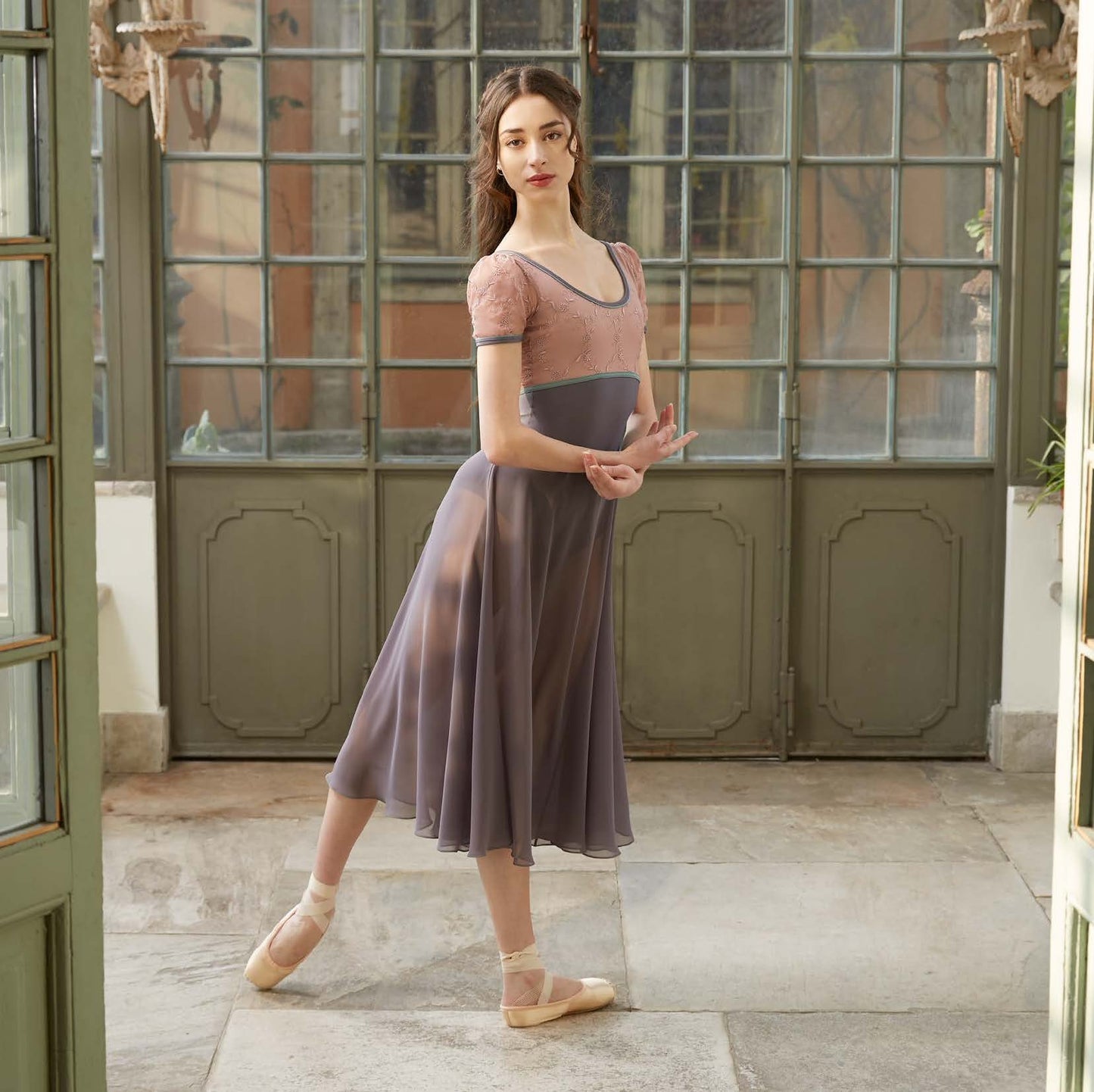 女童粉色刺绣芭蕾舞连体衣