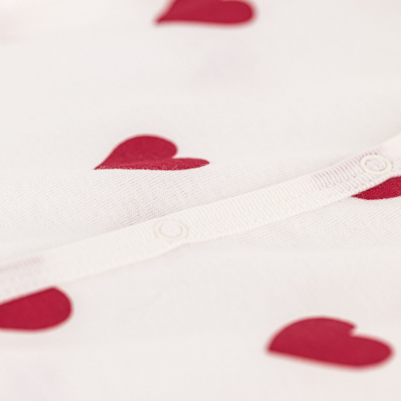 婴儿白色心形棉连体衣