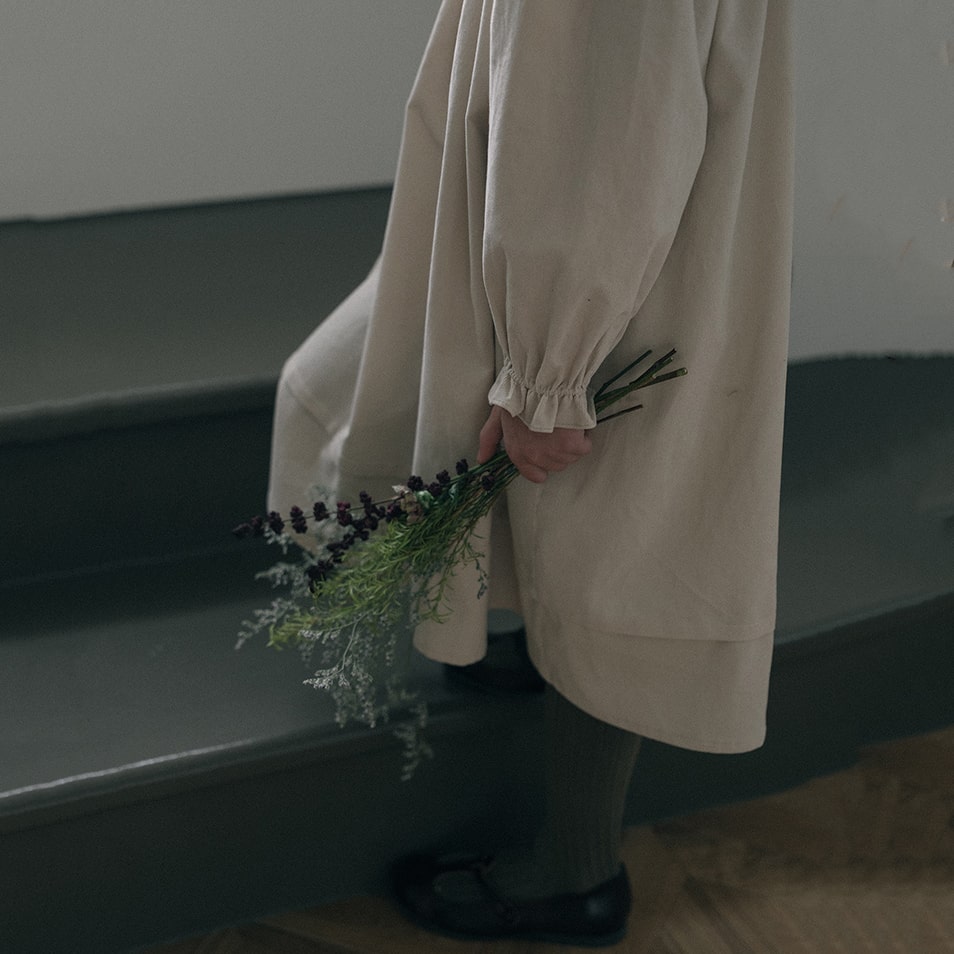 女童米色刺绣灯芯绒连衣裙