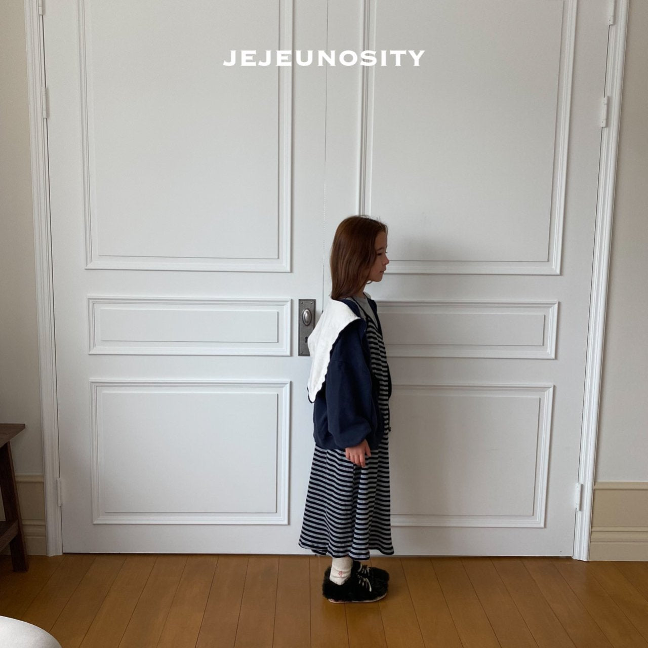 儿童藏青色连帽拉链上衣