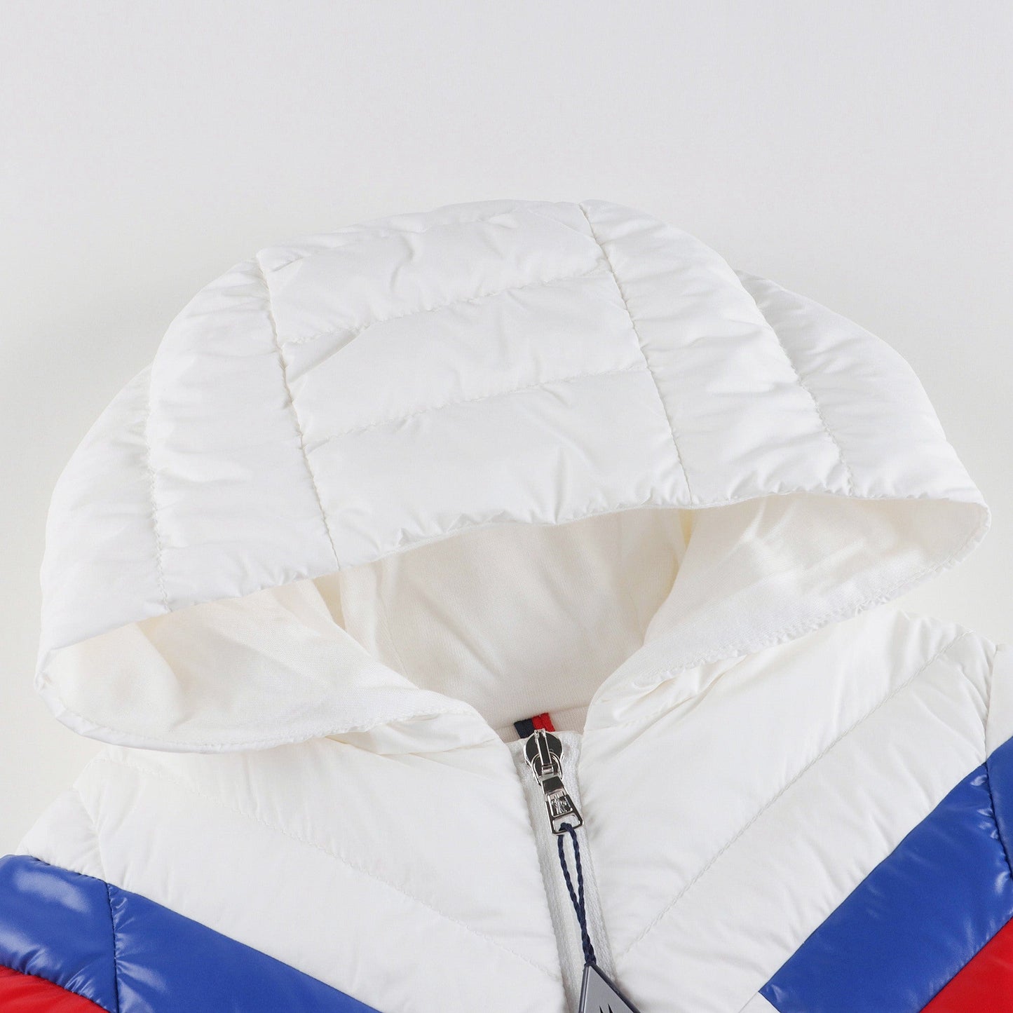 婴儿白色"BANURU"羽绒夹克