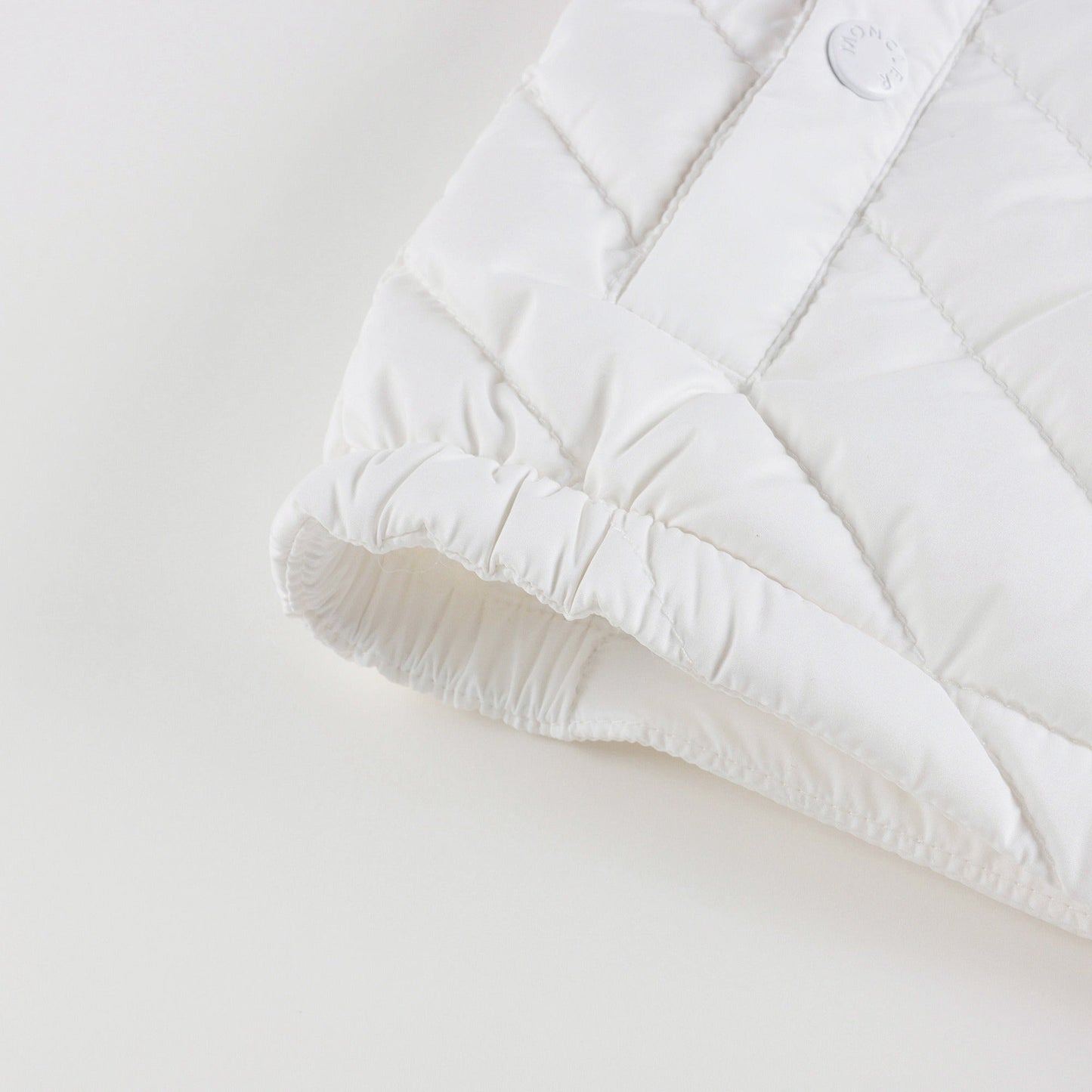 婴儿白色"BANURU"羽绒夹克