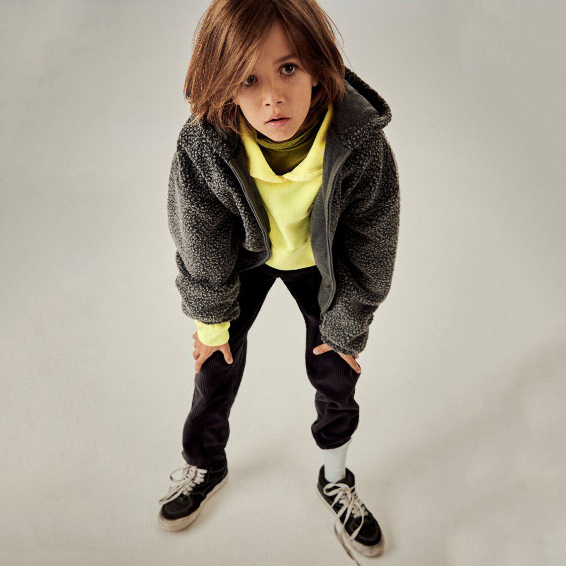 儿童灰黑色羊羔绒拉链夹克