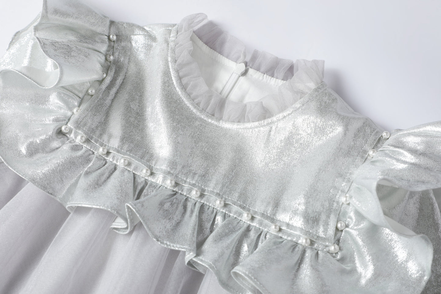 女童银色荷叶边珍珠拼纱连衣裙