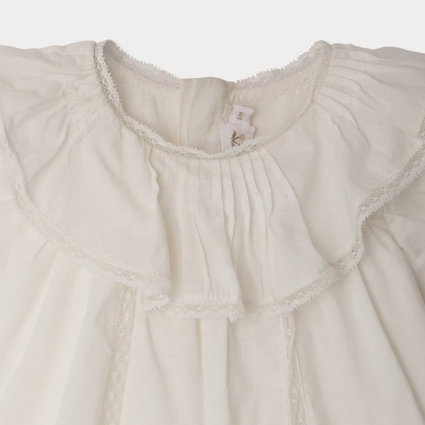 女婴白色棉连衣裙套装