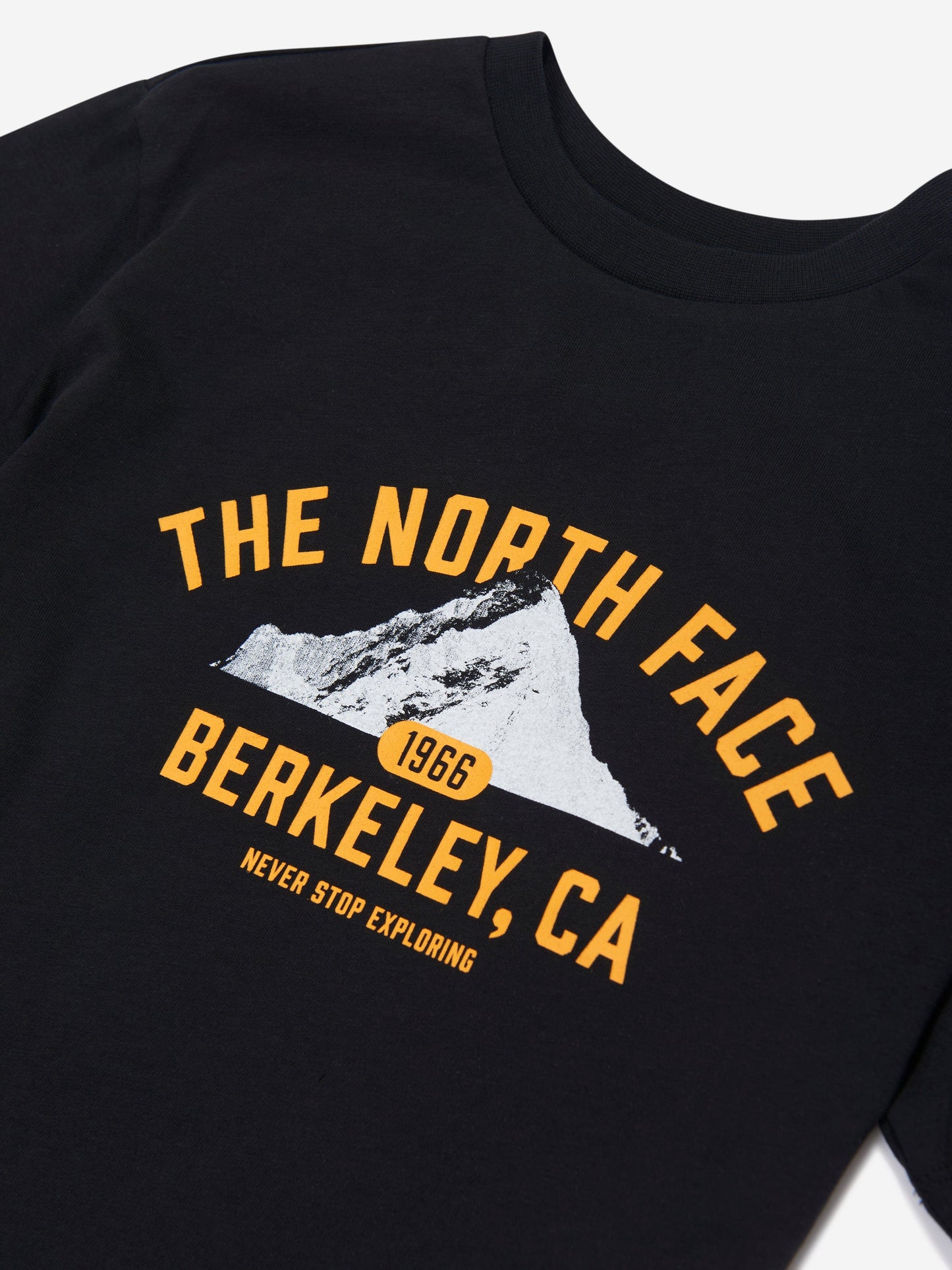 The North Face 儿童 Varsirty 图案超大 T 恤(黑色)