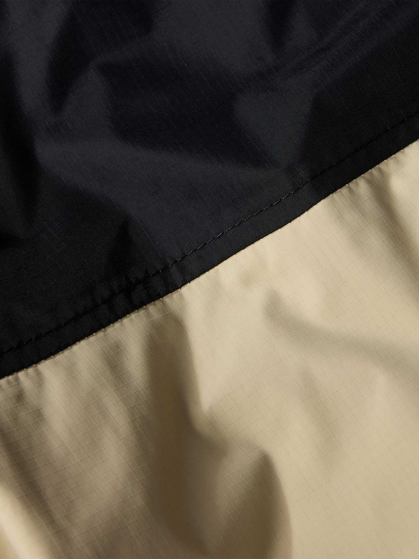 儿童米色雨衣外套