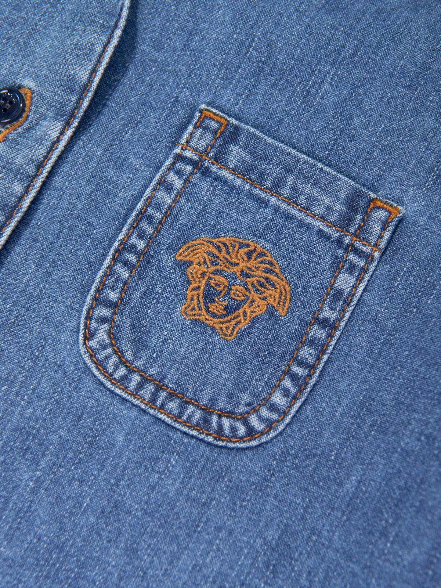 Versace 女童刺绣徽标牛仔衬衫(蓝色)
