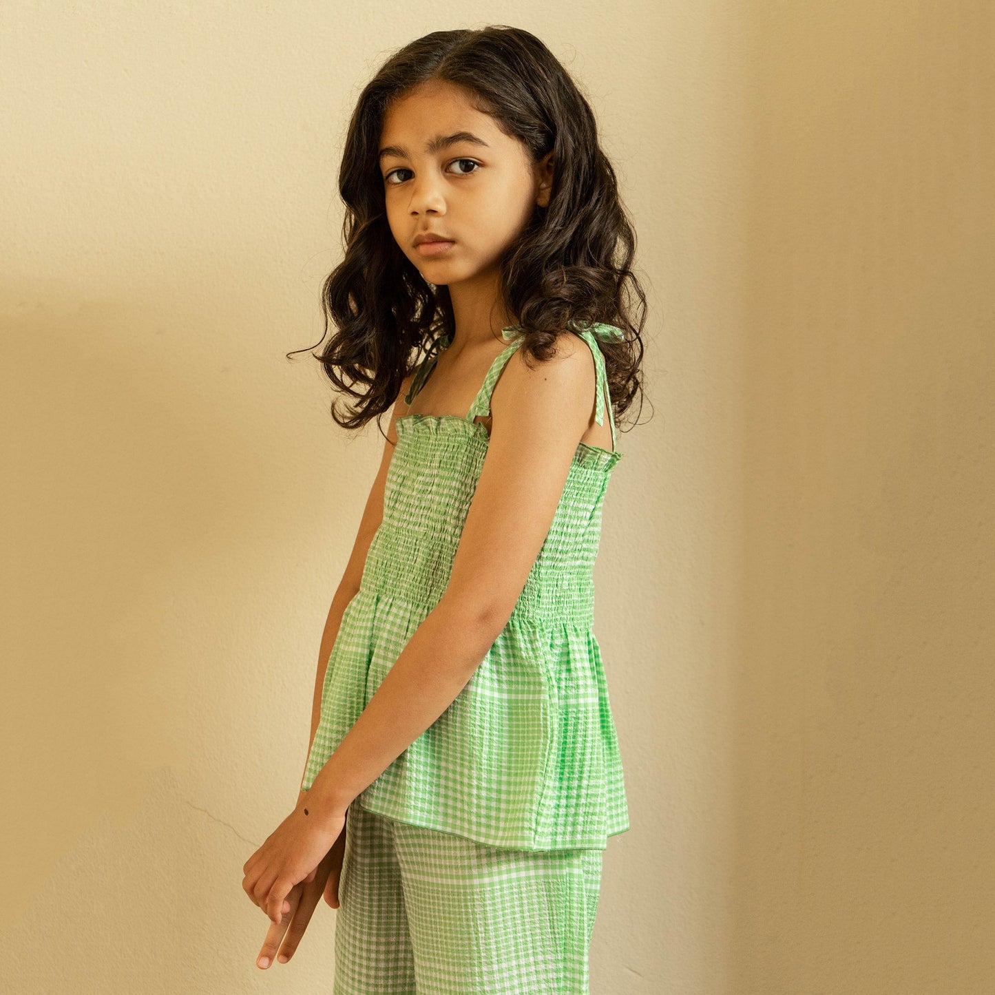 女童绿色格子棉吊带上衣