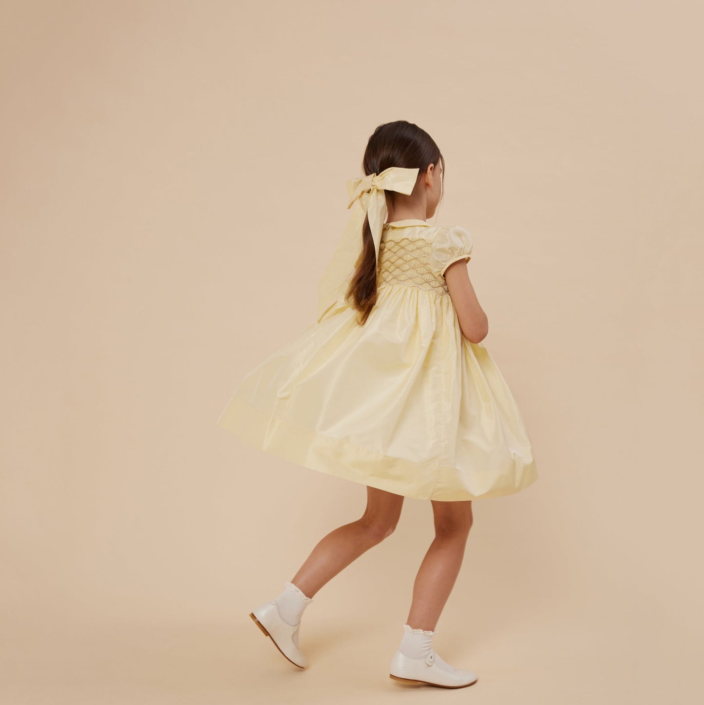 女童浅黄色蝴蝶结发夹