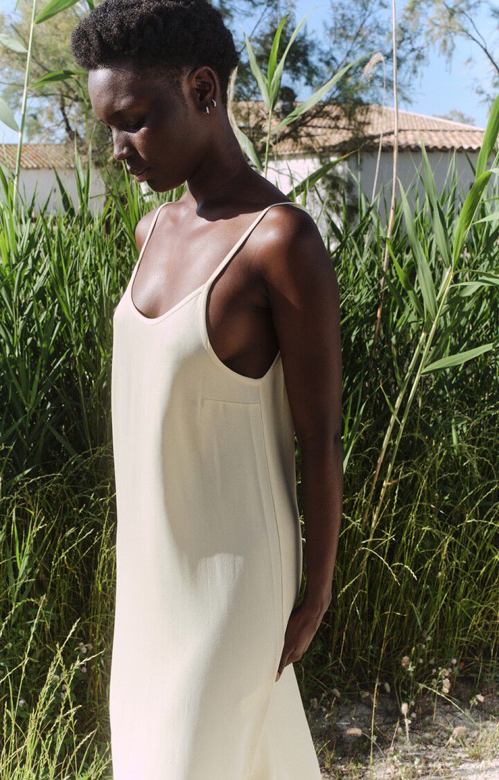 女士细肩带长直筒连衣裙