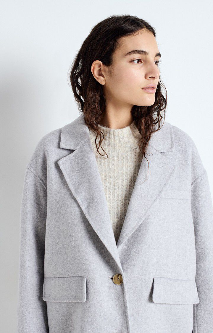 女士宽松短款西装领长袖大衣