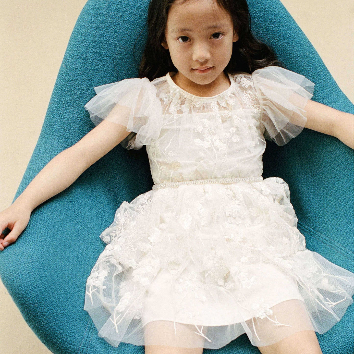 女童象牙白花朵亮片连衣裙