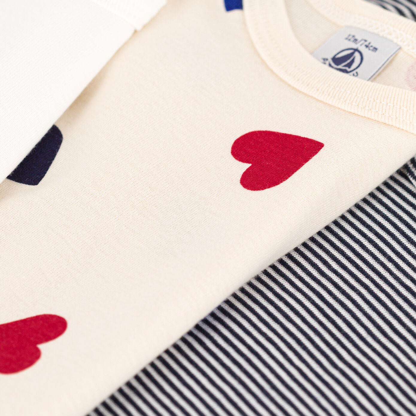 婴儿白色心形棉连体衣套装