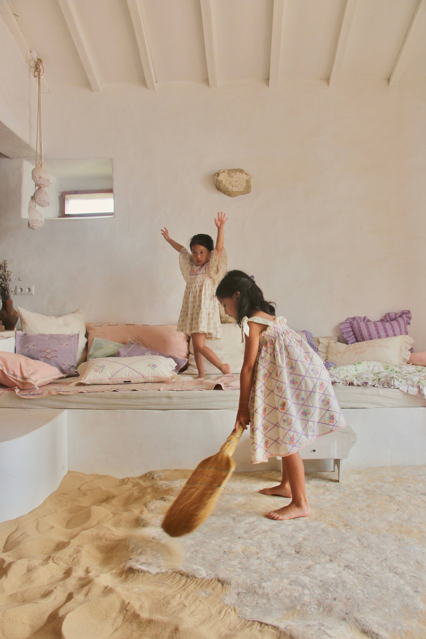 女童紫色格子刺绣连衣裙