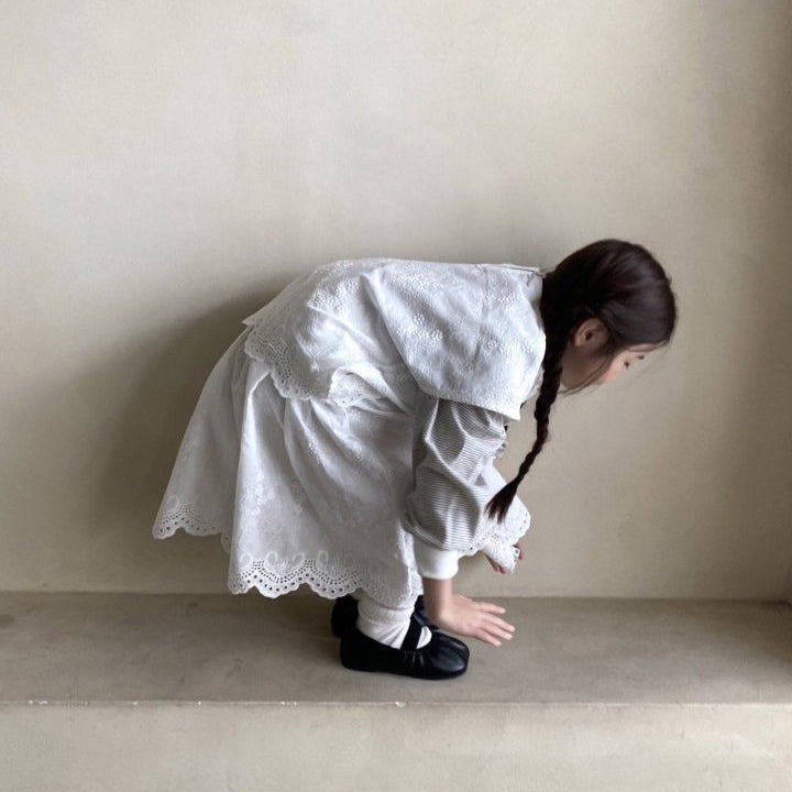 女童白色刺绣棉连衣裙