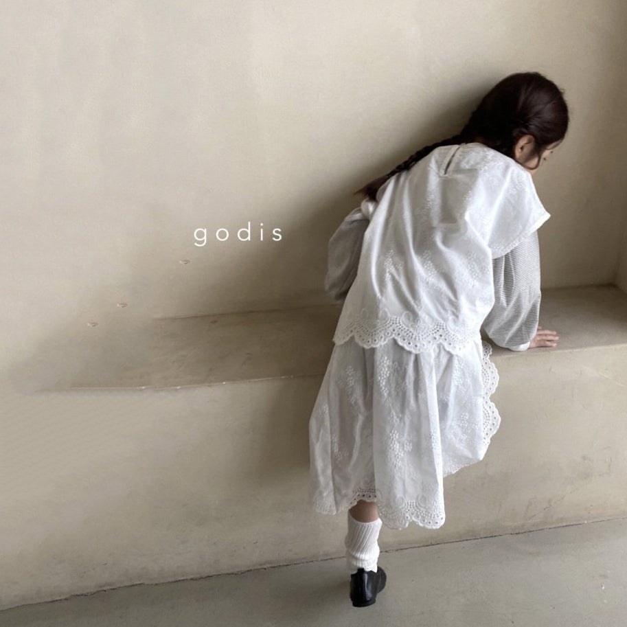 女童白色刺绣棉连衣裙