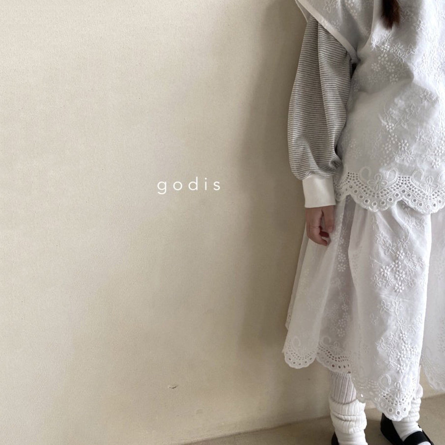 女童白色刺绣棉连衣裙