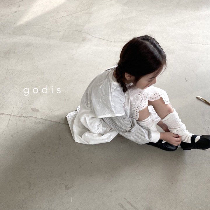 女童白色刺绣棉连衣裙