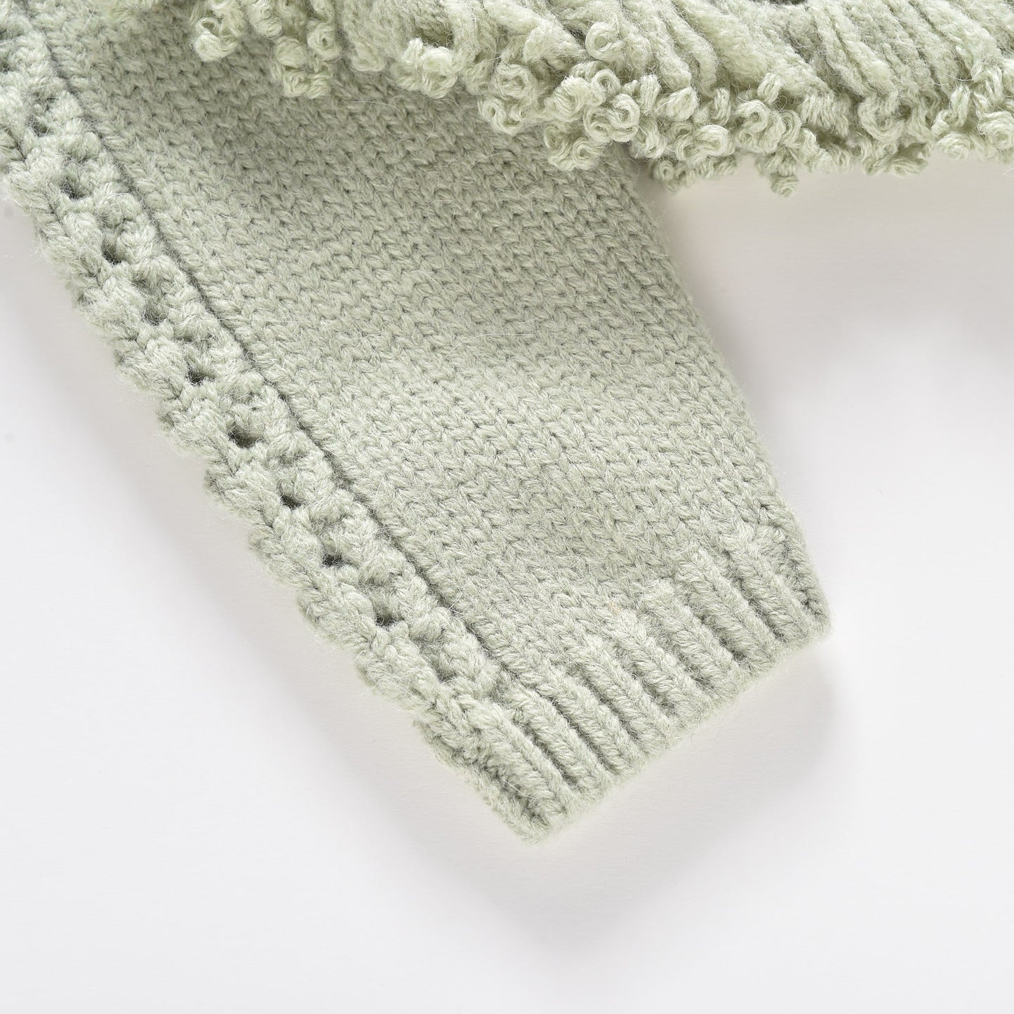 女童浅绿色羊毛针织斗篷