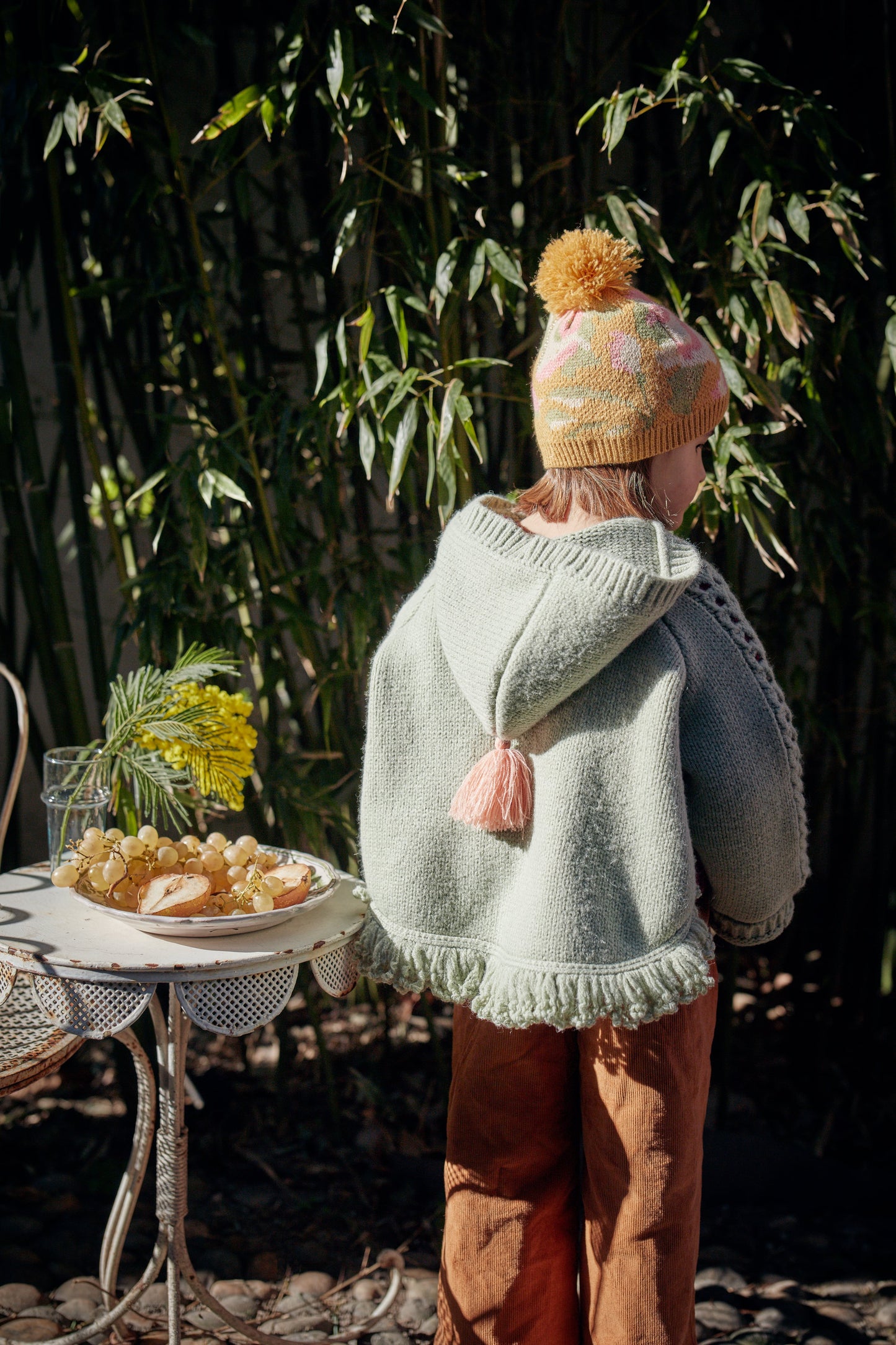 女童浅绿色羊毛针织斗篷