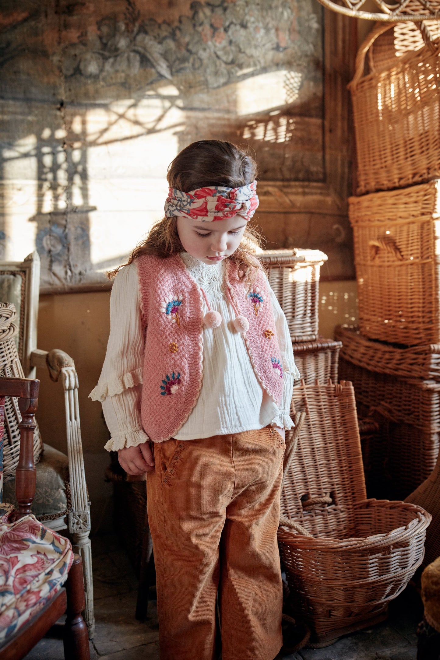 女童白色荷叶边棉衬衫