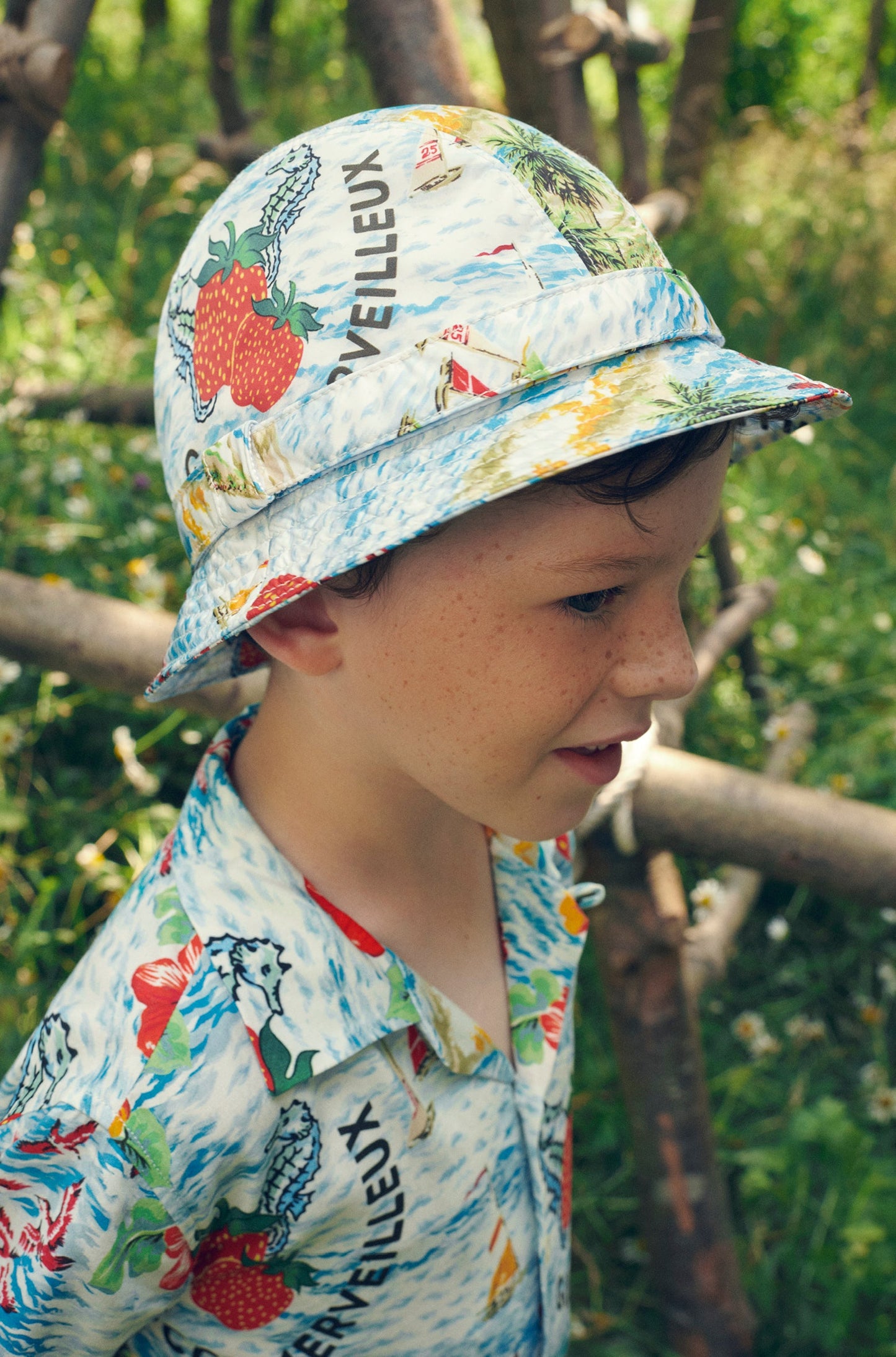 男童蓝色草莓印花衬衫