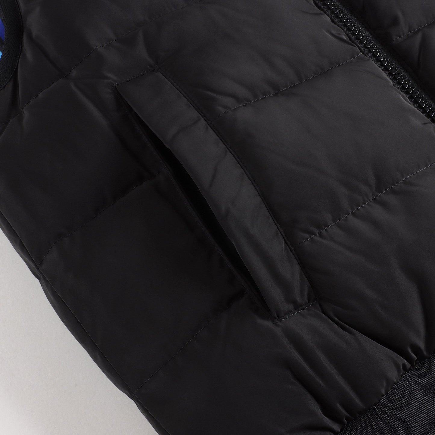 男童黑色Logo双面马甲