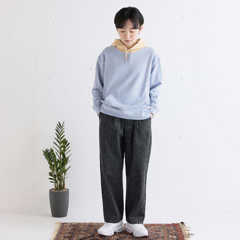儿童灰色牛仔裤