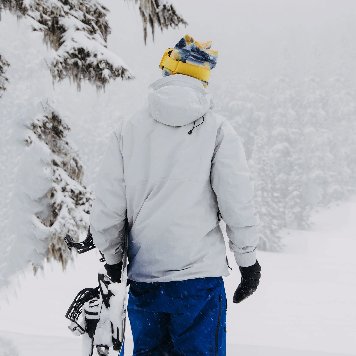 男士灰白色滑雪服