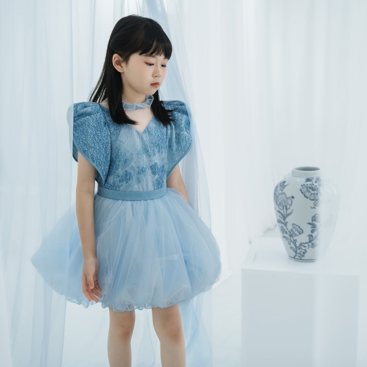 女童青花蓝瓶形袖礼服裙