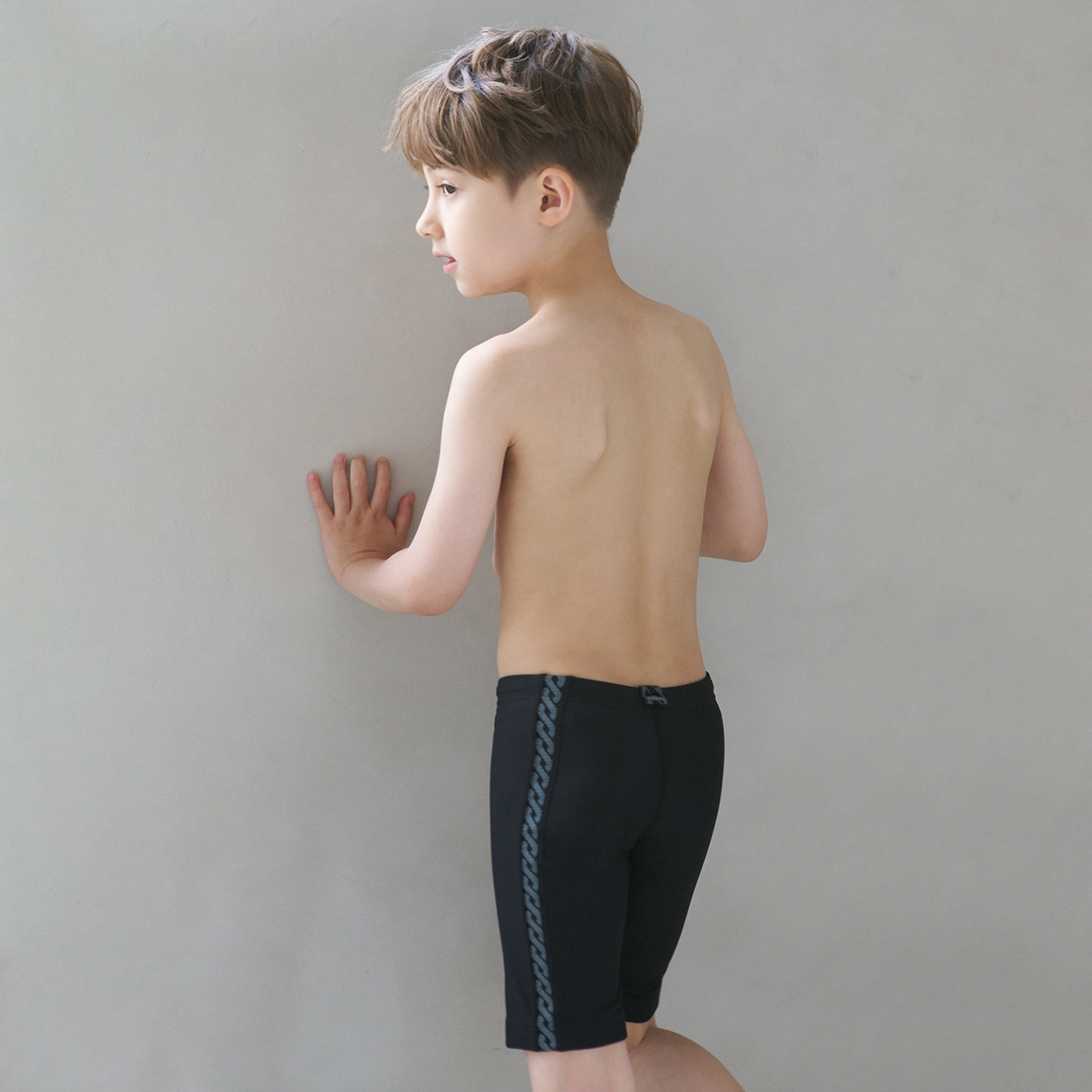 男童黑色专业泳裤