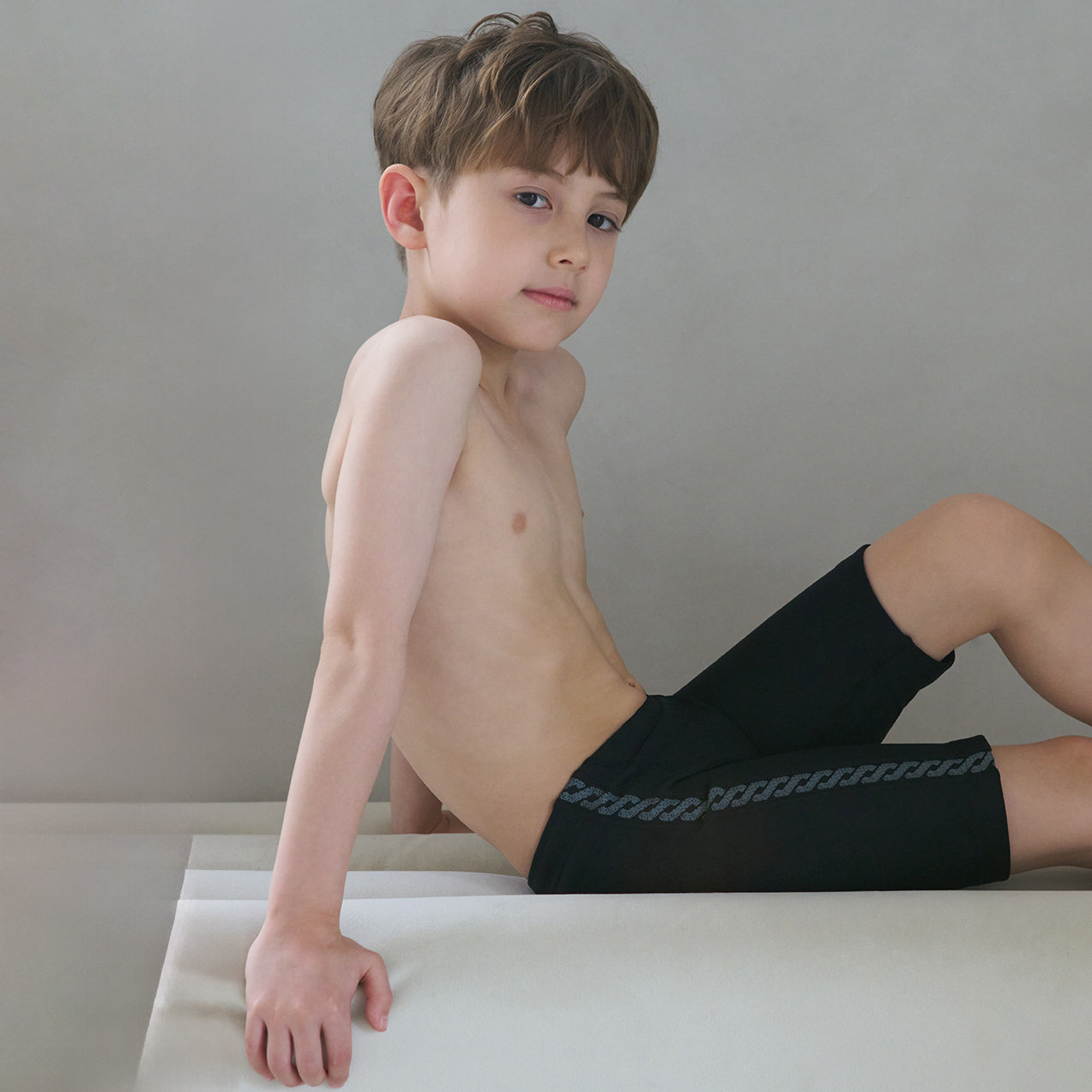 男童黑色专业泳裤