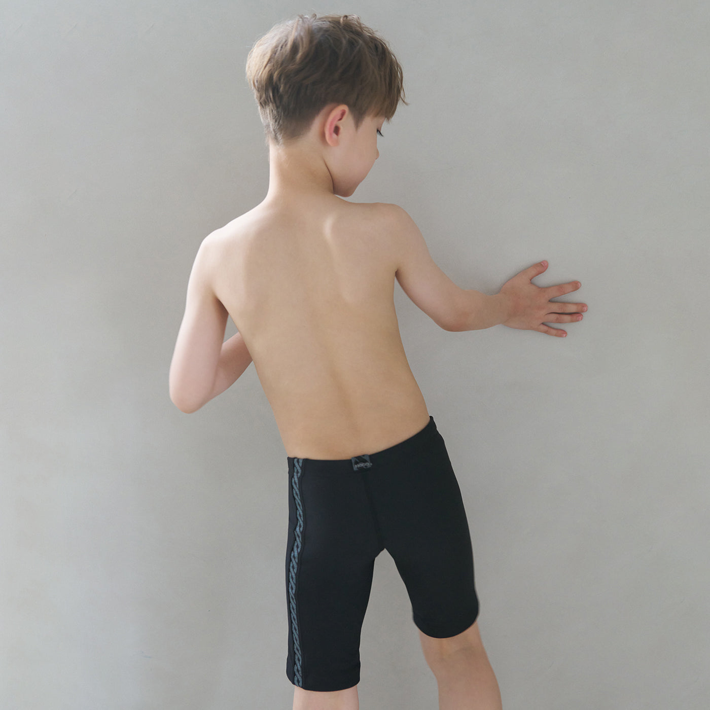 男童黑色专业泳裤