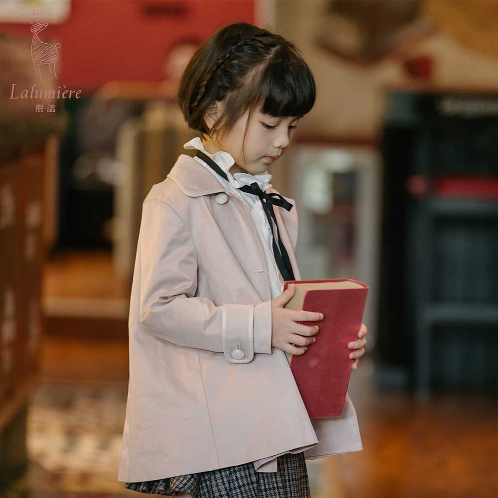 女童裸粉色短款风衣裙