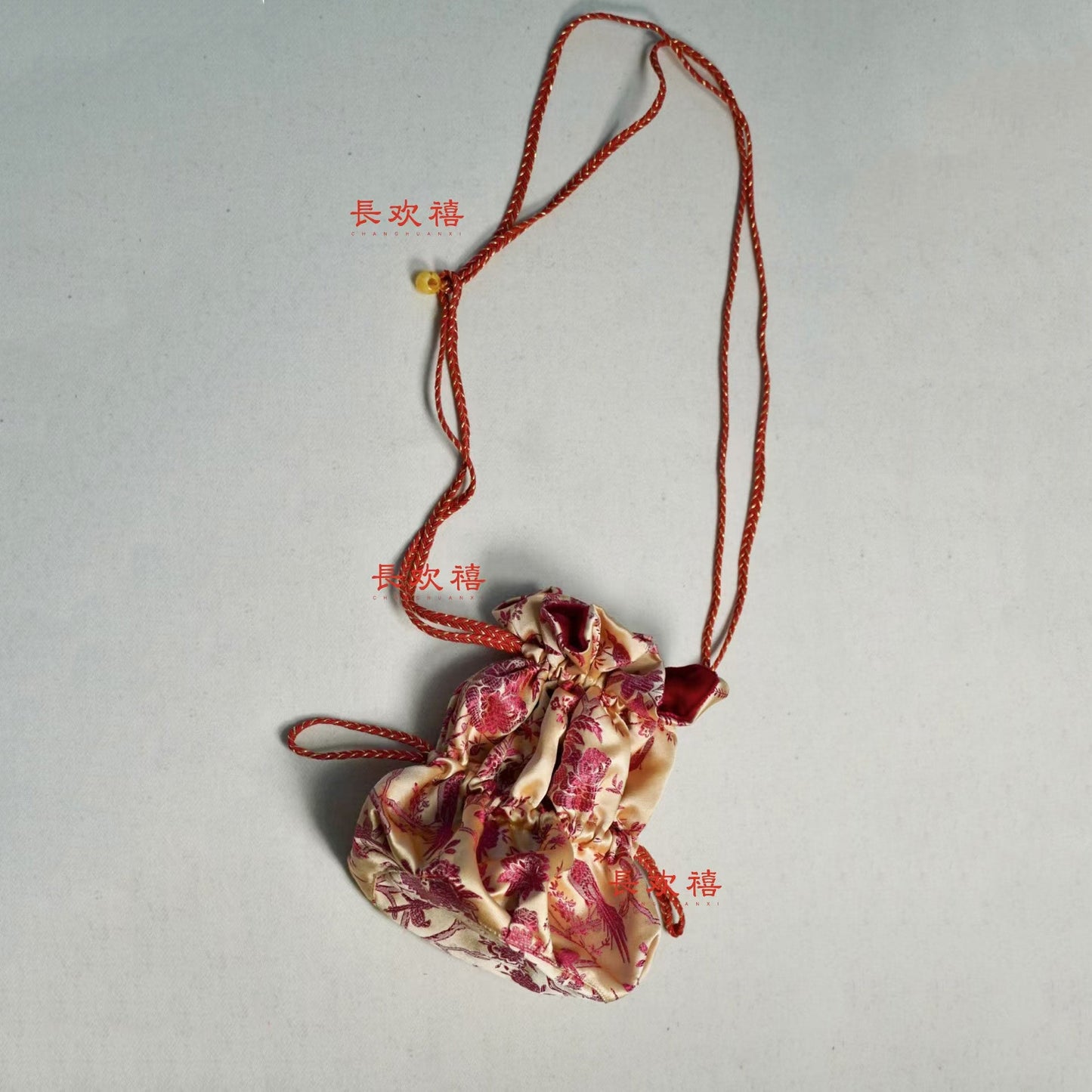 女童红色刺绣单肩包