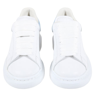 天空蓝色徽标休闲运动鞋