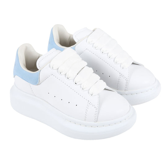 天空蓝色徽标休闲运动鞋