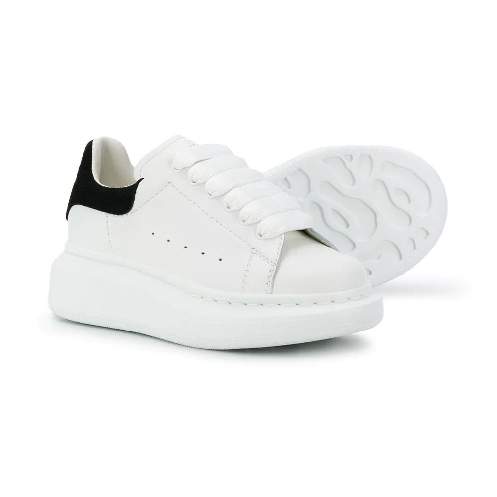 黑色徽标休闲运动鞋