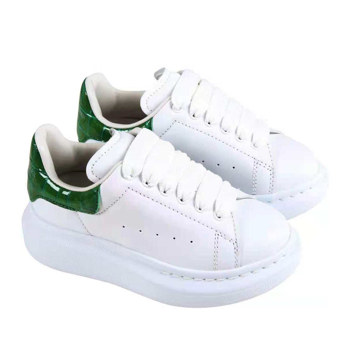 绿色徽标休闲运动鞋