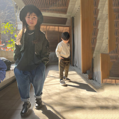 儿童蓝色牛仔裤