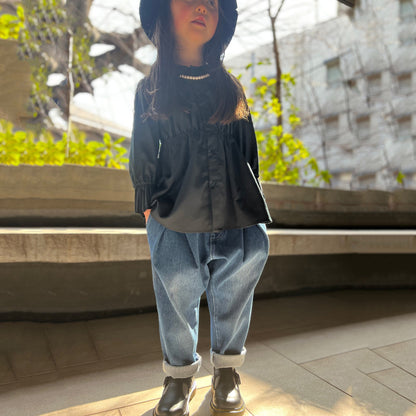 儿童蓝色牛仔裤