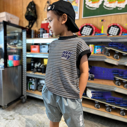 儿童黑色条纹棉T恤