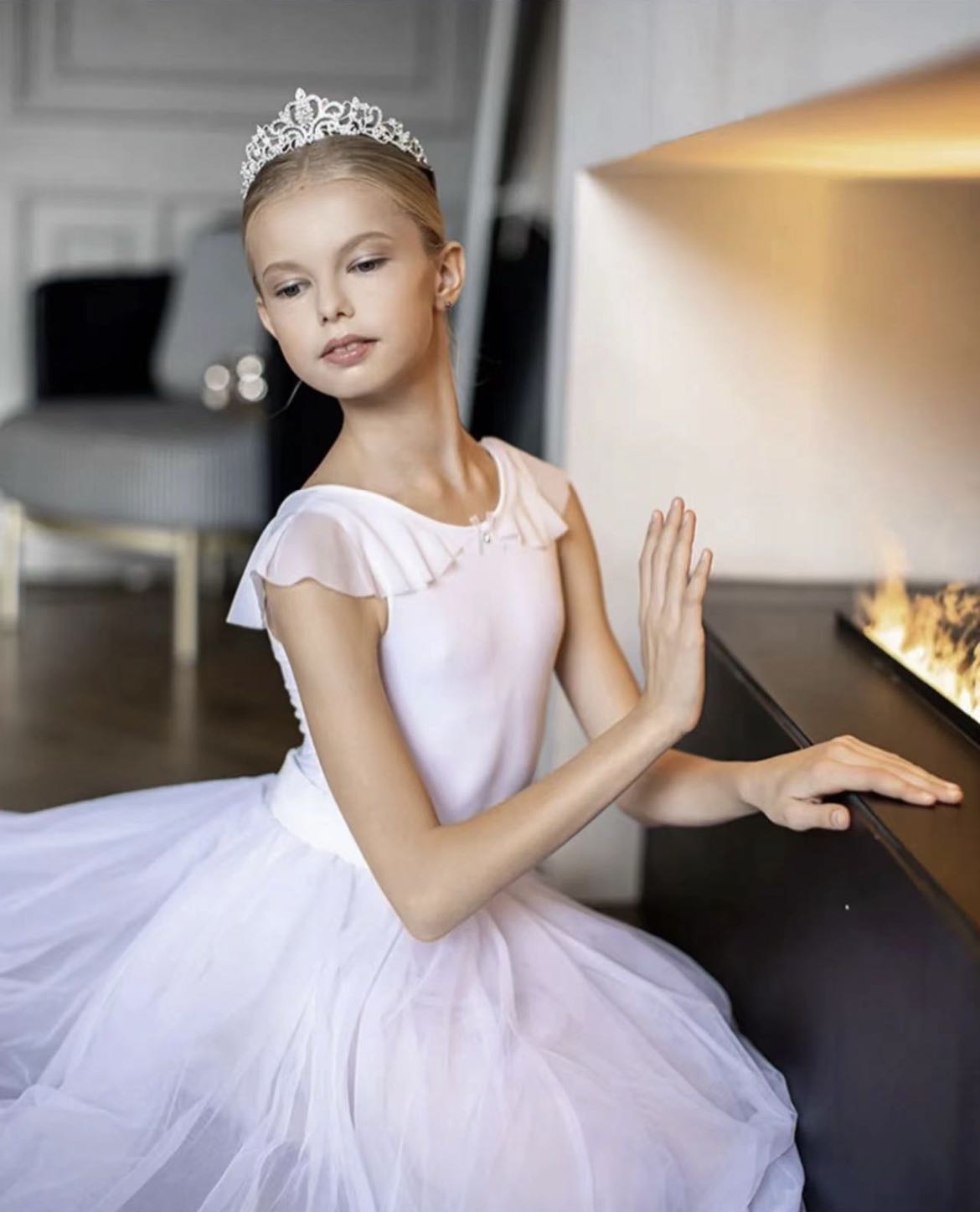 女童白色芭蕾舞短裙