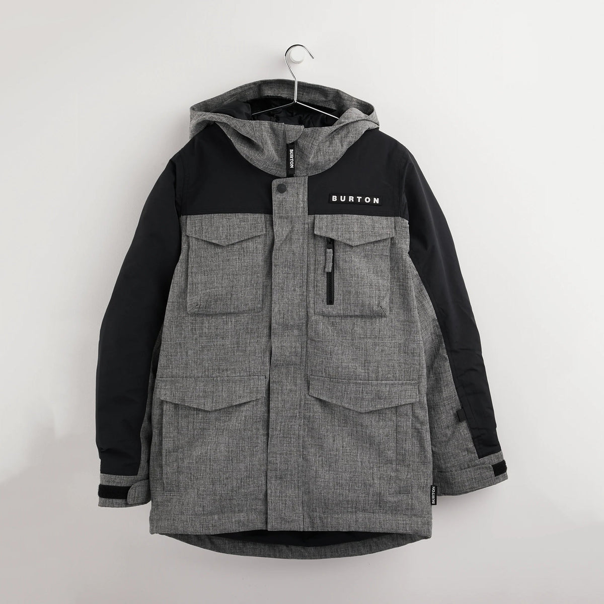 男童灰色滑雪服